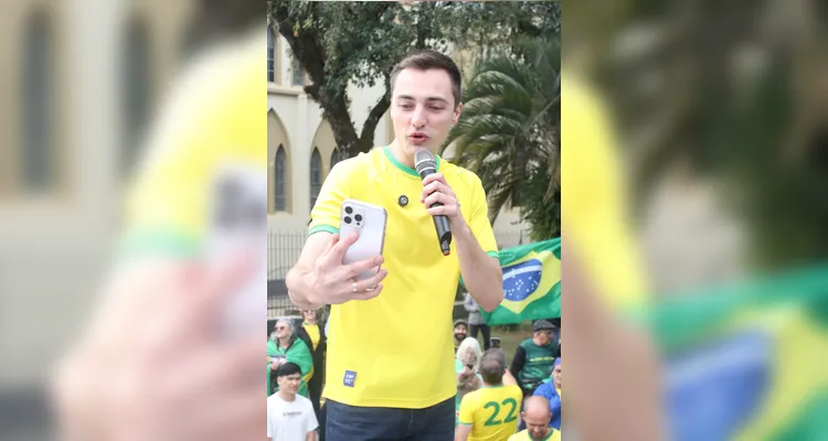 Manifestação pró-Bolsonaro reúne apoiadores no Centro de PG