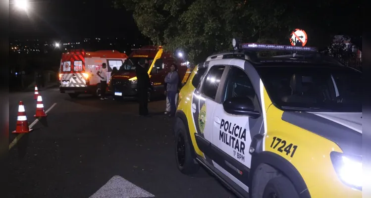 Acidente envolvendo moto e carro deixa homem ferido em PG