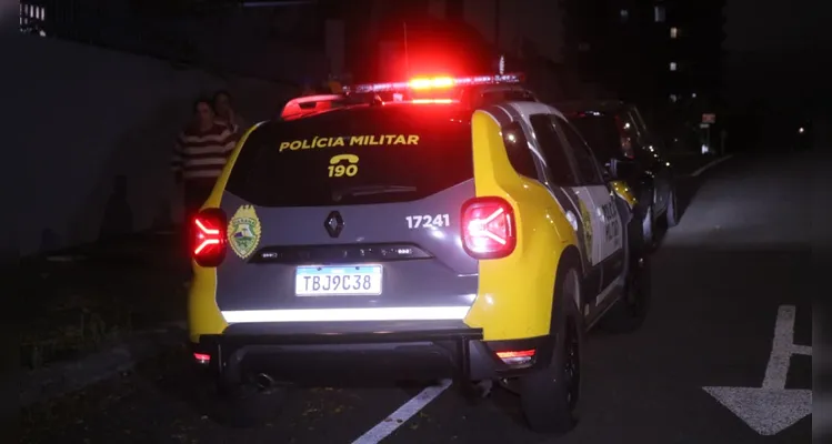 Acidente envolvendo moto e carro deixa homem ferido em PG