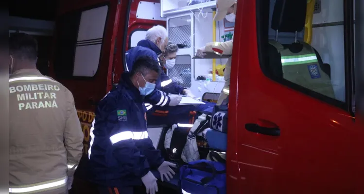 Acidente envolvendo moto e carro deixa homem ferido em PG