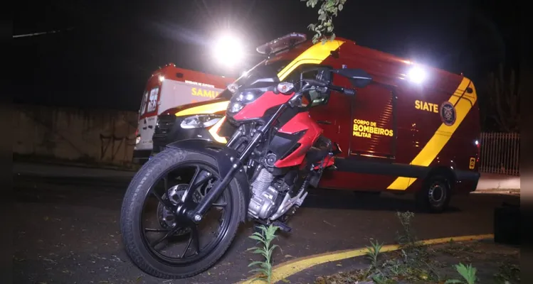 Acidente envolvendo moto e carro deixa homem ferido em PG