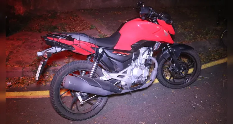 Acidente envolvendo moto e carro deixa homem ferido em PG