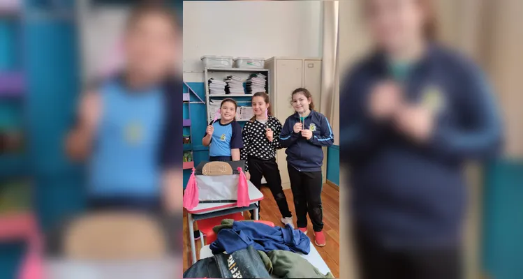 Para solidificar os aprendizados da videoaula, os alunos organizaram um teatro de sombras sobre o assunto.