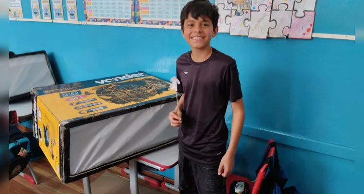 Para solidificar os aprendizados da videoaula, os alunos organizaram um teatro de sombras sobre o assunto.