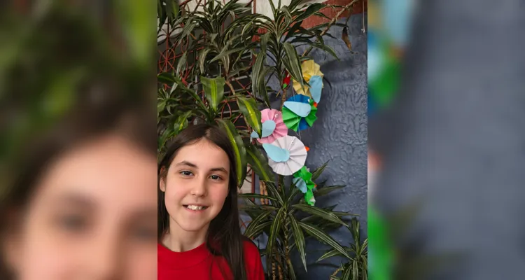 Para tornar o aprendizado ainda mais efetivo, os alunos confeccionaram representações dos personagens e dos cenário da obra.
