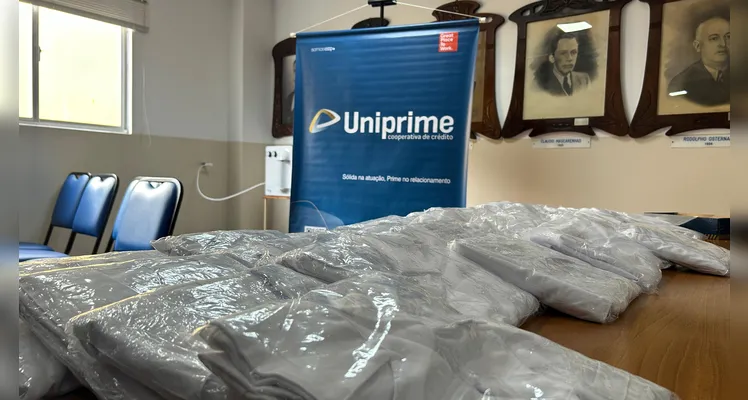Uniprime doa mais de 250 jalecos aos enfermeiros da Santa Casa