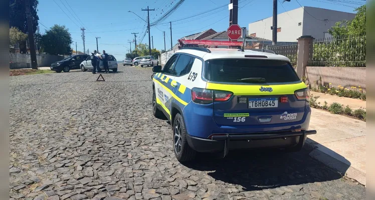 Colisão entre 'Palio' e 'Corsa' é registrado no Jardim Carvalho