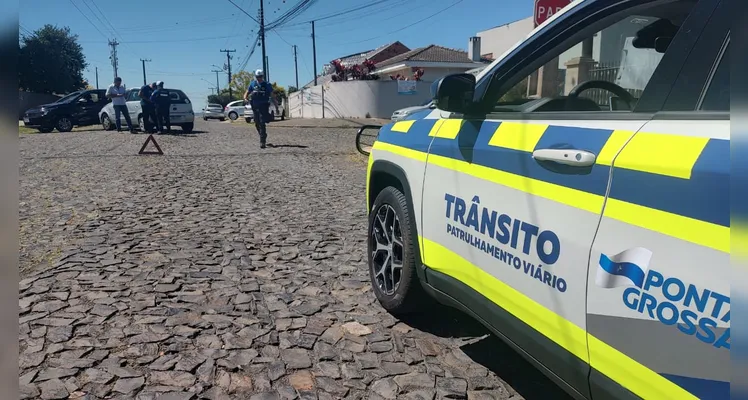 Colisão entre 'Palio' e 'Corsa' é registrado no Jardim Carvalho