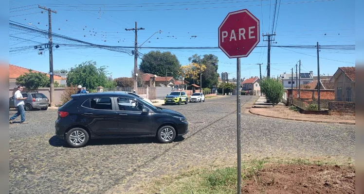 Colisão entre 'Palio' e 'Corsa' é registrado no Jardim Carvalho