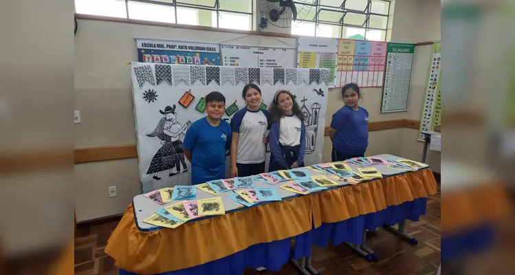 Como resultado dos estudos, os alunos apresentaram os trabalhos sobre a temática na feira cultural da escola.