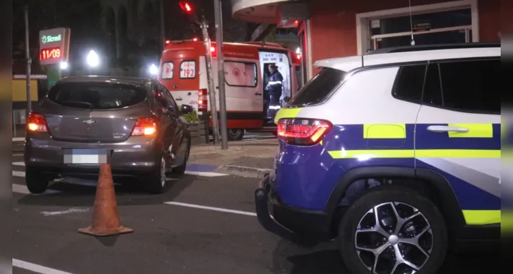 Condutor foge após se envolver em colisão no Centro de Ponta Grossa