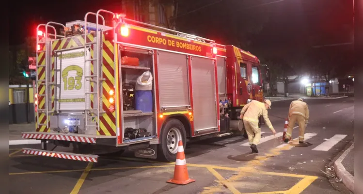 Condutor foge após se envolver em colisão no Centro de Ponta Grossa