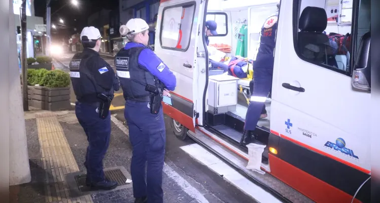 Condutor foge após se envolver em colisão no Centro de Ponta Grossa