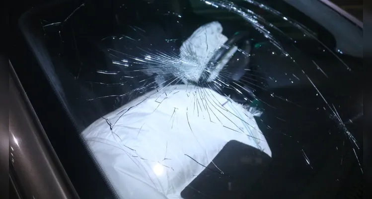 Condutor foge após se envolver em colisão no Centro de Ponta Grossa