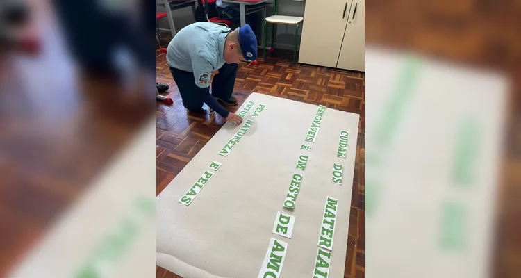 Como atividades, os educandos escreveram textos sobre o que aprenderam com a videoaula e realizaram fotografias de materiais renováveis e recicláveis que tinham em casa.