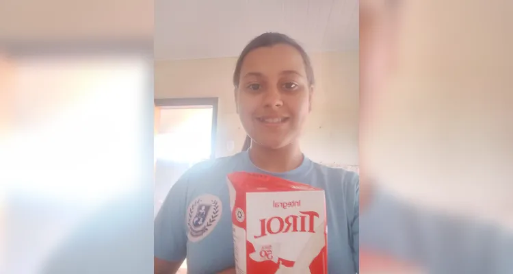 Como atividades, os educandos escreveram textos sobre o que aprenderam com a videoaula e realizaram fotografias de materiais renováveis e recicláveis que tinham em casa.