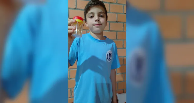 Como atividades, os educandos escreveram textos sobre o que aprenderam com a videoaula e realizaram fotografias de materiais renováveis e recicláveis que tinham em casa.