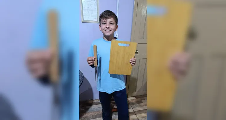 Como atividades, os educandos escreveram textos sobre o que aprenderam com a videoaula e realizaram fotografias de materiais renováveis e recicláveis que tinham em casa.