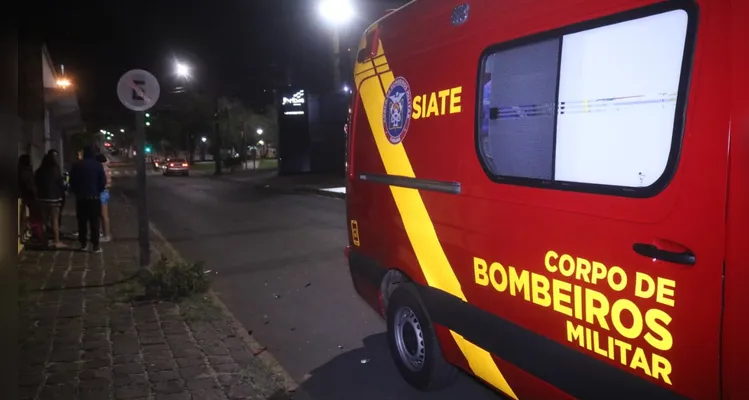 Motociclista sofre fratura após colidir contra carro no Centro de PG