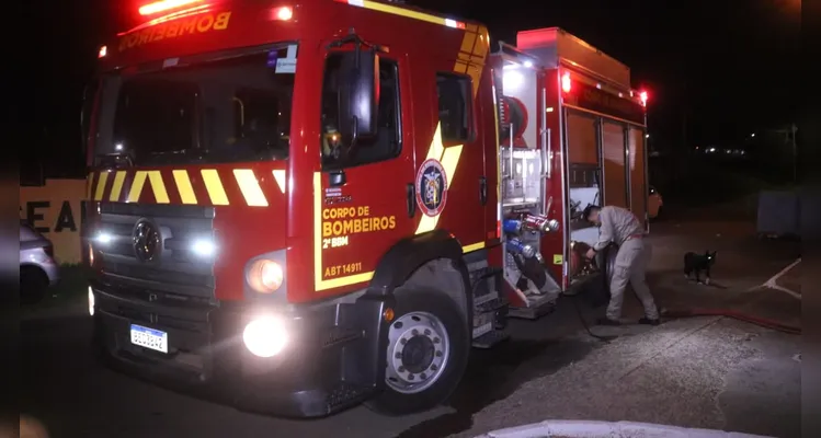 Veículo furtado é encontrado destruído após incêndio em PG