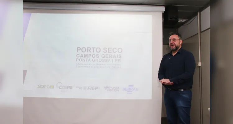 Ponta Grossa apresenta estudo para instalação de porto seco