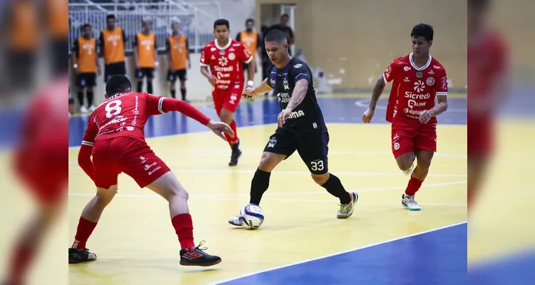 A Associação Campos Gerais Futsal (ACGF) derrotou o Capenama por 4 a 1.