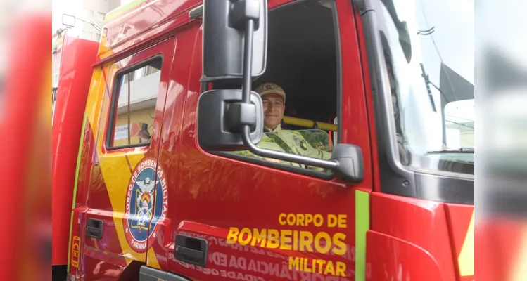 Confira mais imagens do desfile das forças de segurança no aniversário de PG