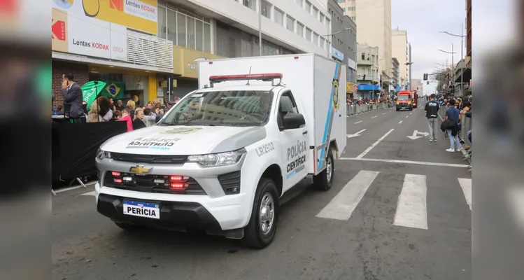 Confira mais imagens do desfile das forças de segurança no aniversário de PG