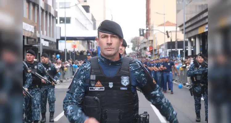 Confira mais imagens do desfile das forças de segurança no aniversário de PG
