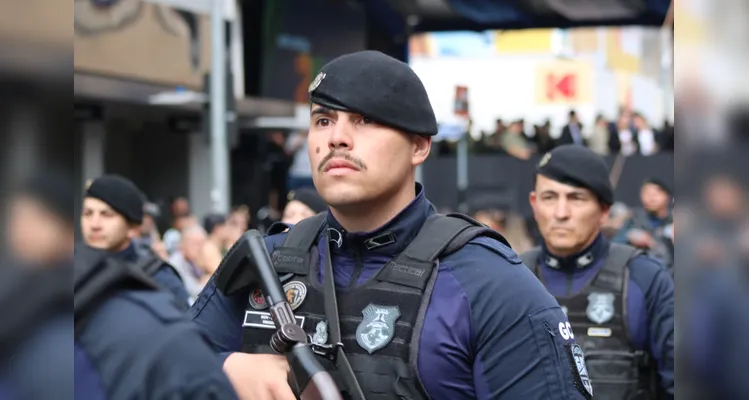 Confira mais imagens do desfile das forças de segurança no aniversário de PG