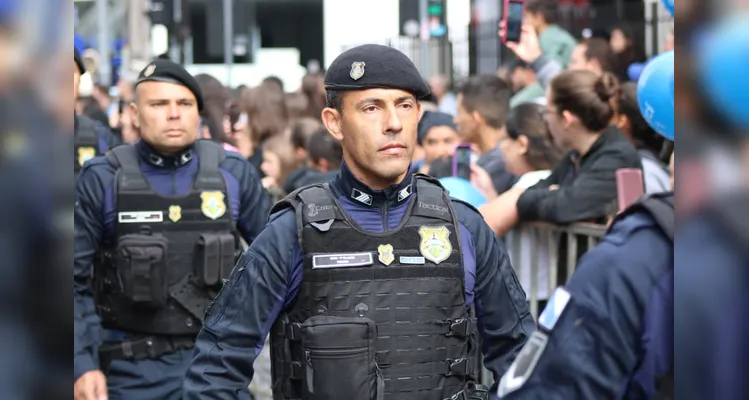 Confira mais imagens do desfile das forças de segurança no aniversário de PG