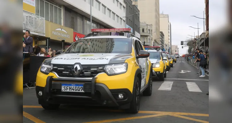 Confira mais imagens do desfile das forças de segurança no aniversário de PG