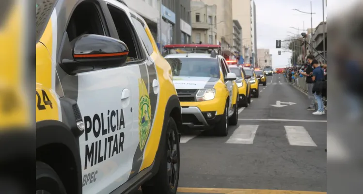 Confira mais imagens do desfile das forças de segurança no aniversário de PG