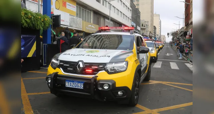 Confira mais imagens do desfile das forças de segurança no aniversário de PG