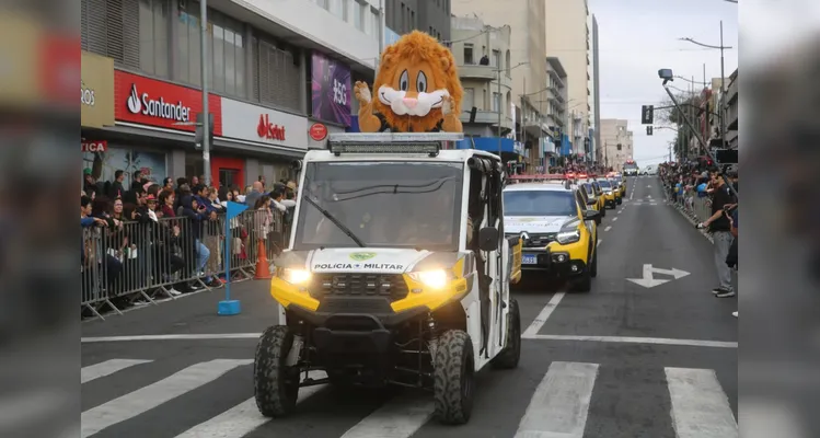 Confira mais imagens do desfile das forças de segurança no aniversário de PG