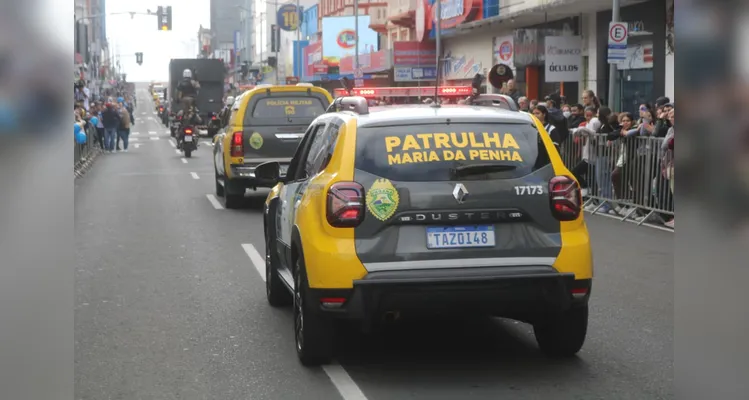 Confira mais imagens do desfile das forças de segurança no aniversário de PG