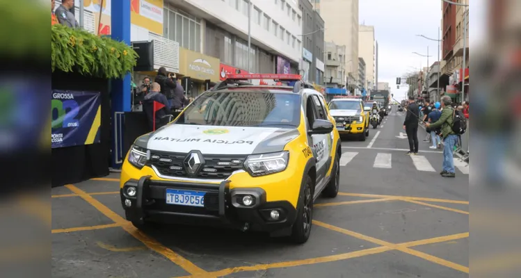 Confira mais imagens do desfile das forças de segurança no aniversário de PG