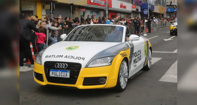 Confira mais imagens do desfile das forças de segurança no aniversário de PG