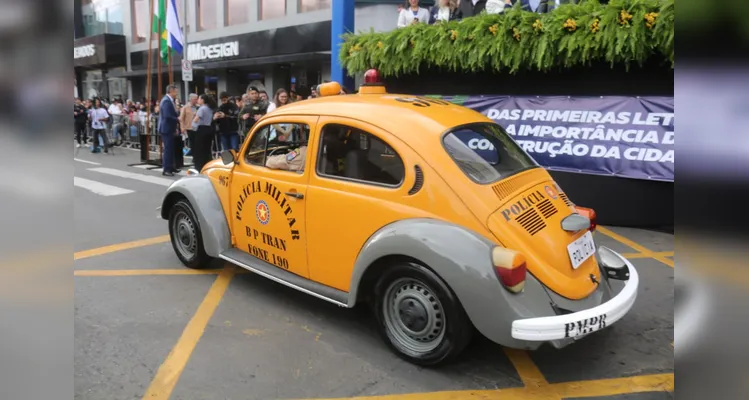 Confira mais imagens do desfile das forças de segurança no aniversário de PG