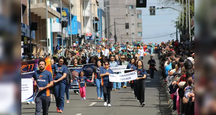 Instituições de ensino desfilam no aniversário de Ponta Grossa; imagens