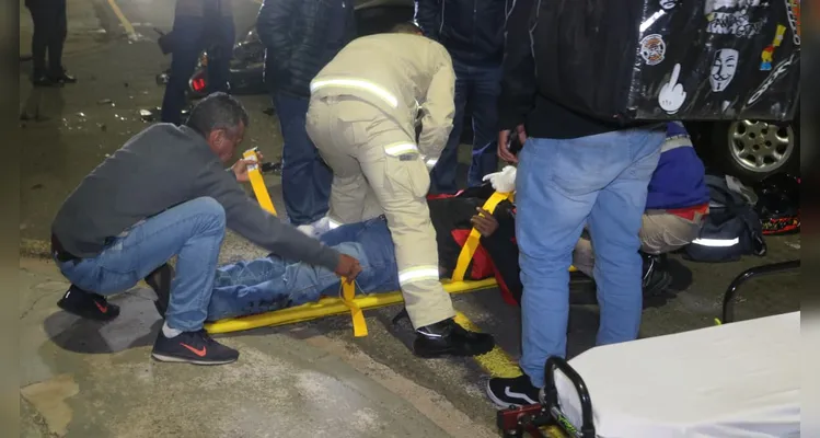 Acidente na Antônio Saad deixa um motociclista ferido em PG