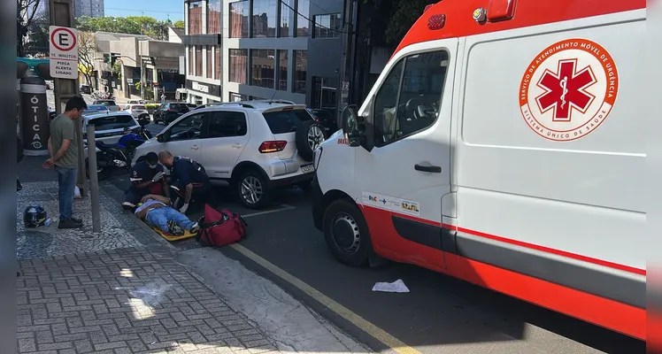 Motorista não vê motociclista e colisão é registrada no Centro de PG