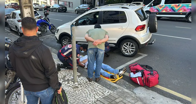 Motorista não vê motociclista e colisão é registrada no Centro de PG