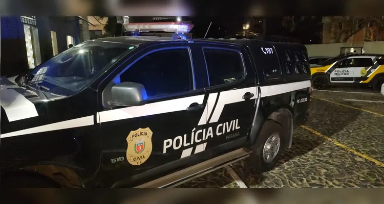 Equipes do Setor Operacional e do GOE realizaram as buscas e apreenderam drogas, armas e munições.
