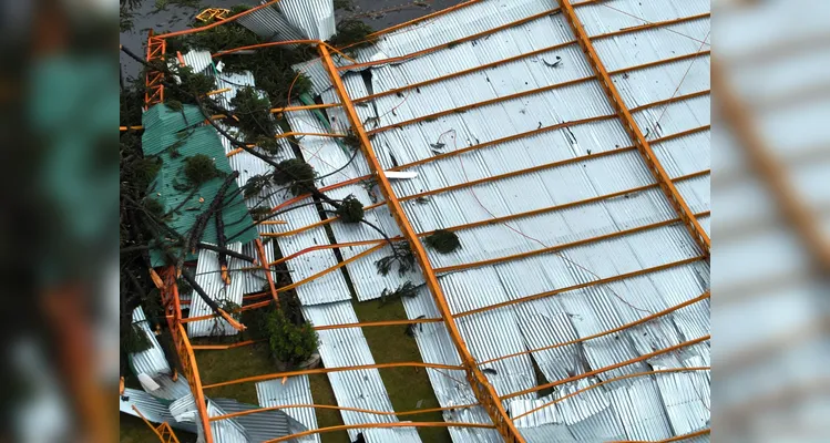 Prefeitura mobiliza equipes para atender aos estragos das chuvas em PG; veja fotos