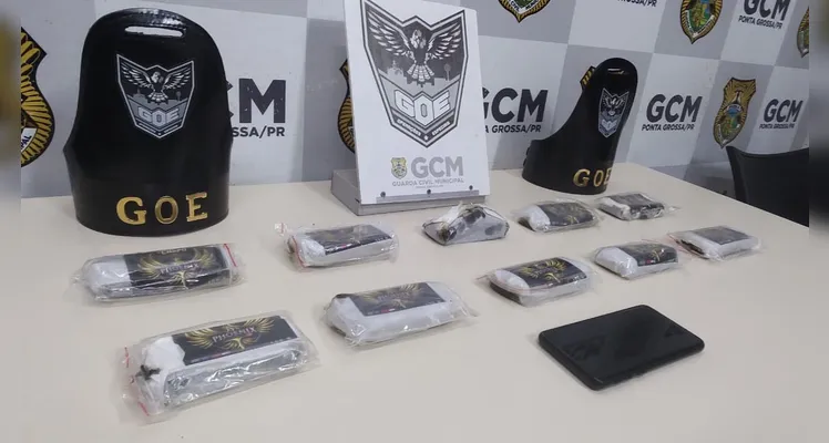 Homem dispensa mais de 1 kg de haxixe e acaba preso em PG
