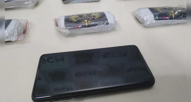 Homem dispensa mais de 1 kg de haxixe e acaba preso em PG