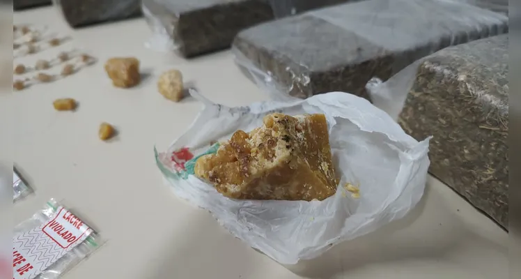 Homem foge e abandona parceiro com 6 kg de maconha no Jardim Paraíso