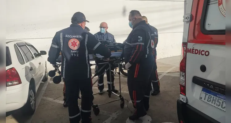Homem é encontrado desmaiado e com corte na cabeça no Centro de PG