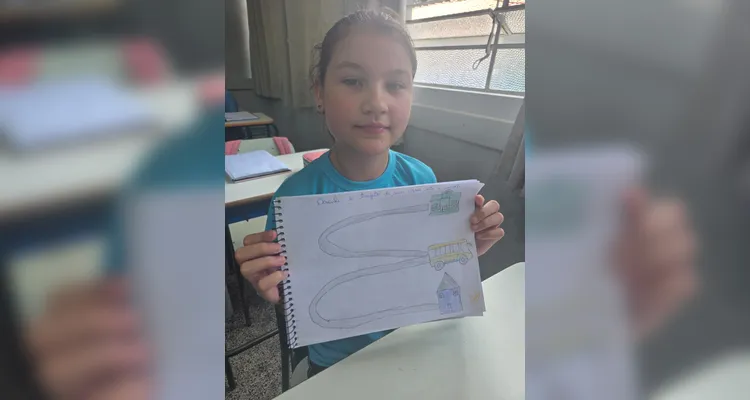 Os alunos criaram maquetes, mapas com trajetos até a escola, utilizaram um conteúdo do Vamos Ler e entrevistaram o motorista do ônibus escolar.